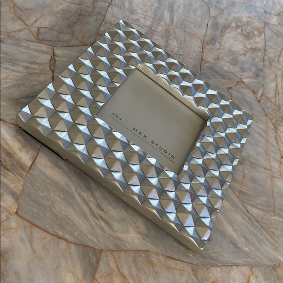 Max Studio Metallic Textured Photo Frame - Picture 2 of 12